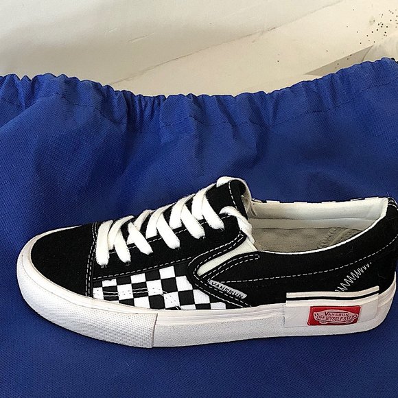 Sneakers in season! Seasonal fashion!